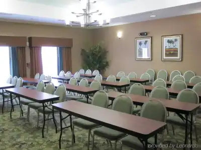Holiday Inn Express Tampa N I-75 - University Area by IHG - 11