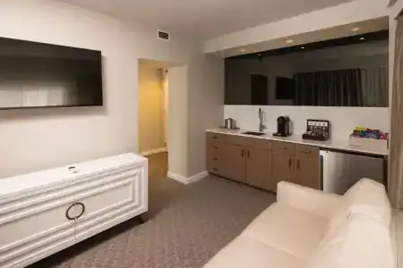 The Statler Dallas Curio Collection By Hilton - 52