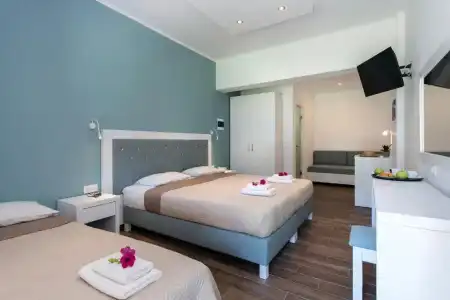 Anita - 33