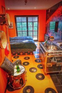 Road Stop Neandertal - 15