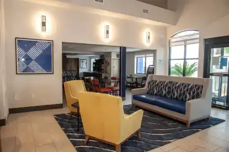 Holiday Inn Express Airport - Tucson by IHG - 1