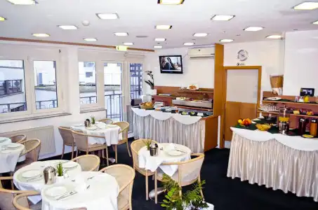 Adler Frankfurt - 13