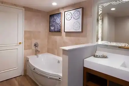Renaissance Newport Beach - 124