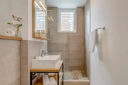 Bretia Apartments - 9