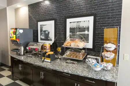 Hampton Inn & Suites Oklahoma City Airport - 38