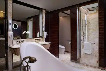 The Ritz-Carlton Shanghai, Pudong - 11