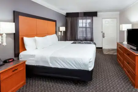 La Quinta Inn by Wyndham Laredo I-35 - 20