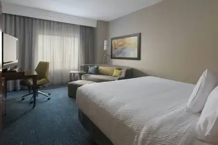 Courtyard Marriott Riverwalk - 3