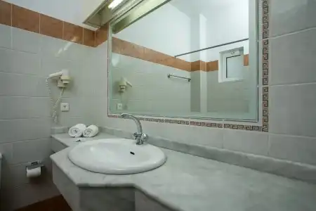 Lambis Studios & Apartments - 5