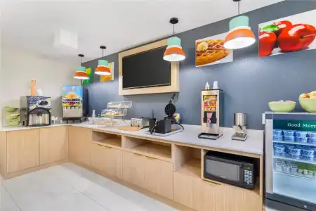 Quality Inn & Suites - 11