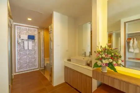 Patong Bay Hill Resort - 14