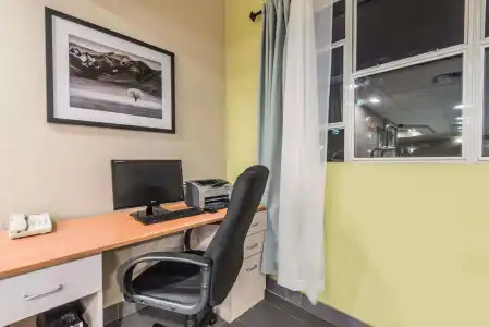 Quality Inn & Suites Fort Worth North - Haltom City - 4