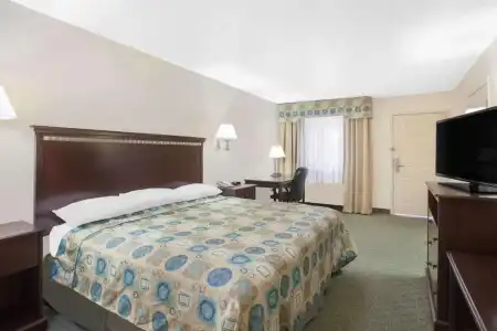 Super 8 by Wyndham Corpus Christi - 13
