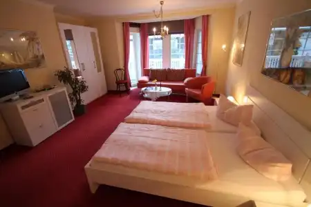 Im Schwedischen Hof - 25