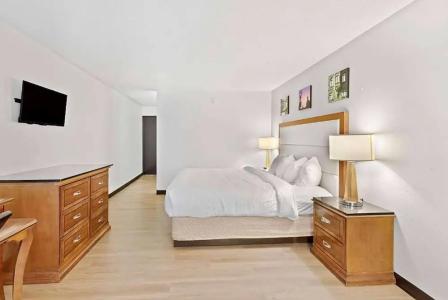 Days Inn by Wyndham Erie - 21