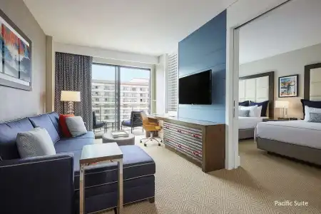The Waterfront Beach Resort, A Hilton - 111