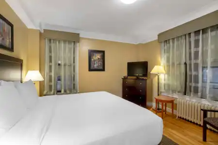 Best Western Plus Hospitality House - 6