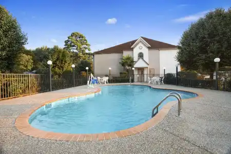 Quality Inn & Suites Longview I-20 - 5