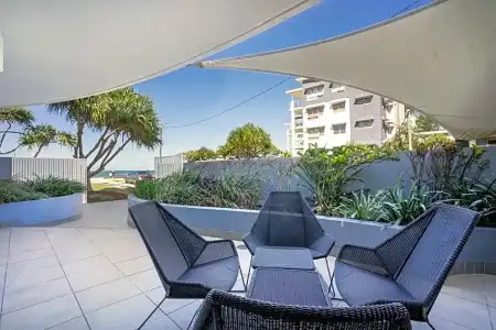 Rolling Surf Resort - 350