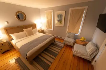 Town & Tide Inn - 29