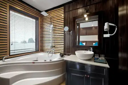 Alisa Luxury Cruise - 54