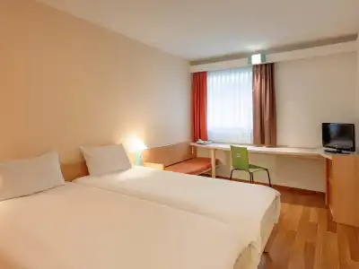 ibis Frankfurt Airport - 1