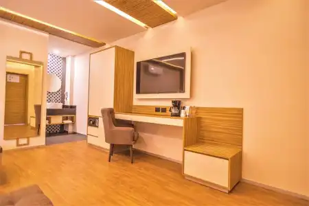 Plaza by Kavia - 90