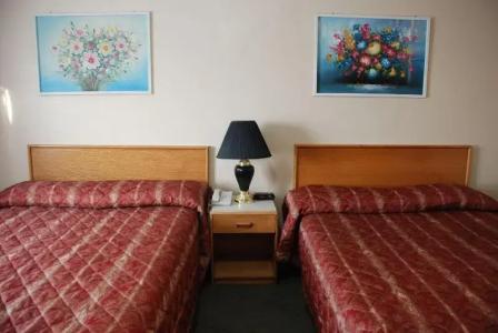 Merrill Field Inn - 18