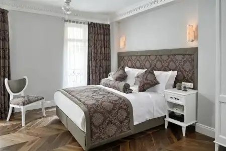 Next House Pera - 9