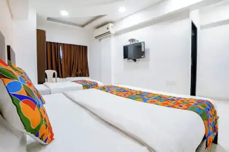 Kamran Residency - Near US Embassy - 33
