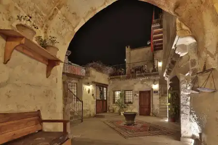 Charming Cave - 11