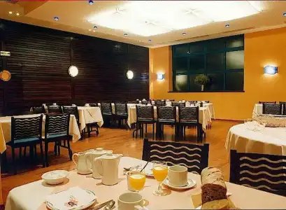 Hôtel L'Hirondelle - 72