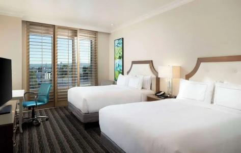 DoubleTree by Hilton San Diego Bayside - 160
