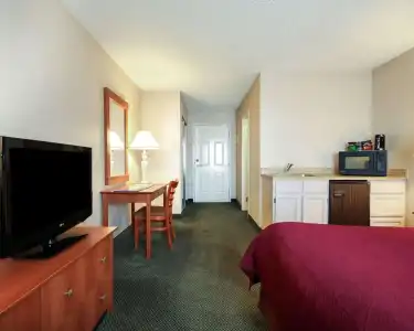 Quality Inn Airport East - 3