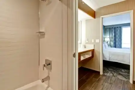 Hampton Inn & Suites by Hilton Calgary-Airport - 72
