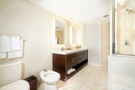 DoubleTree Resort & Spa by Hilton Ocean Point-N. Miami Beach - 8