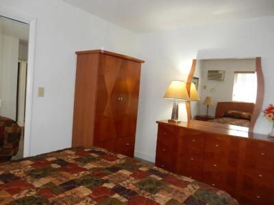 Shell Motel - 2