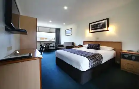 429 Apartments and Suites - 35