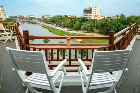 Threeway Riverside Villa - 24