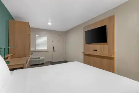 Best Western Plus Clocktower Inn - 77