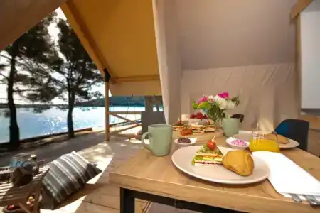 Arena One 99 Glamping - 9