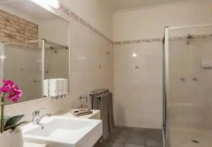 Highlander Motor Inn & Apartments - 9