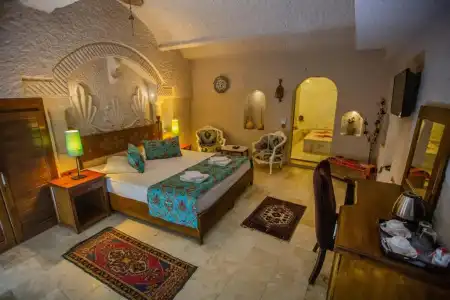 Hermes Cave - 110