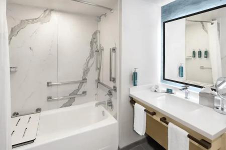 DoubleTree by Hilton South Bend - 47