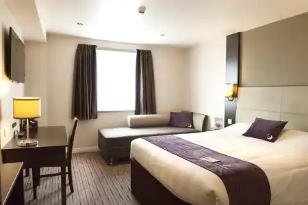 Premier Inn London Hendon - The Hyde - 5