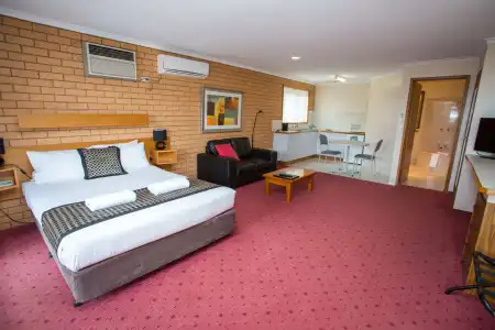 Blue Whale Motor Inn & Apartments - 3