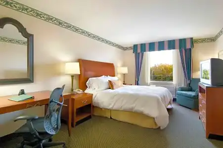 Hilton Garden Inn Green Bay - 57