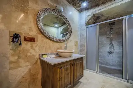 Kayatas Cave Suites - 25