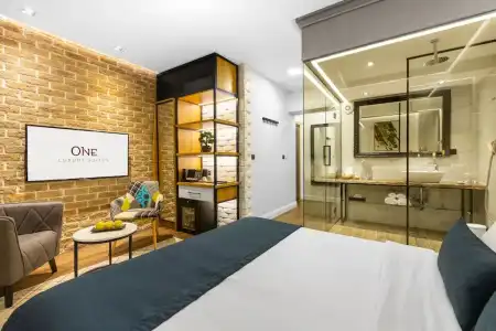 One Luxury Suites - 54