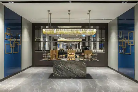 DoubleTree by Hilton - 1